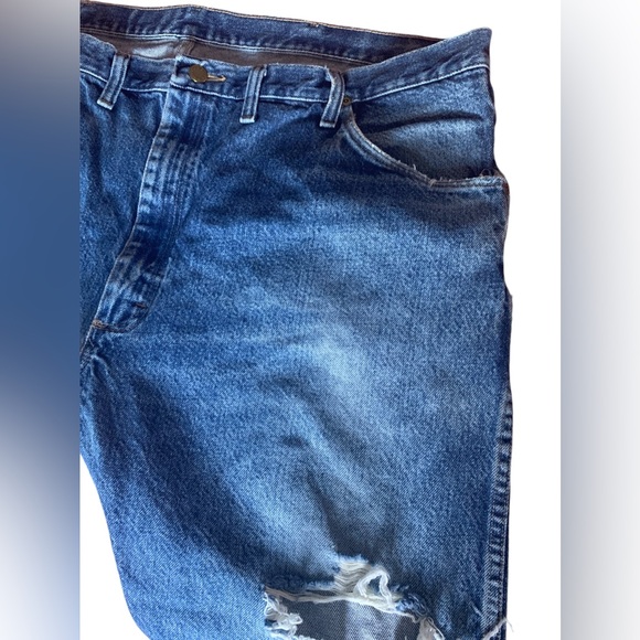 WRANGLER Men’s Destroyed Distressed Denim Blue Jeans Pants 44” x 30” - Picture 11 of 14